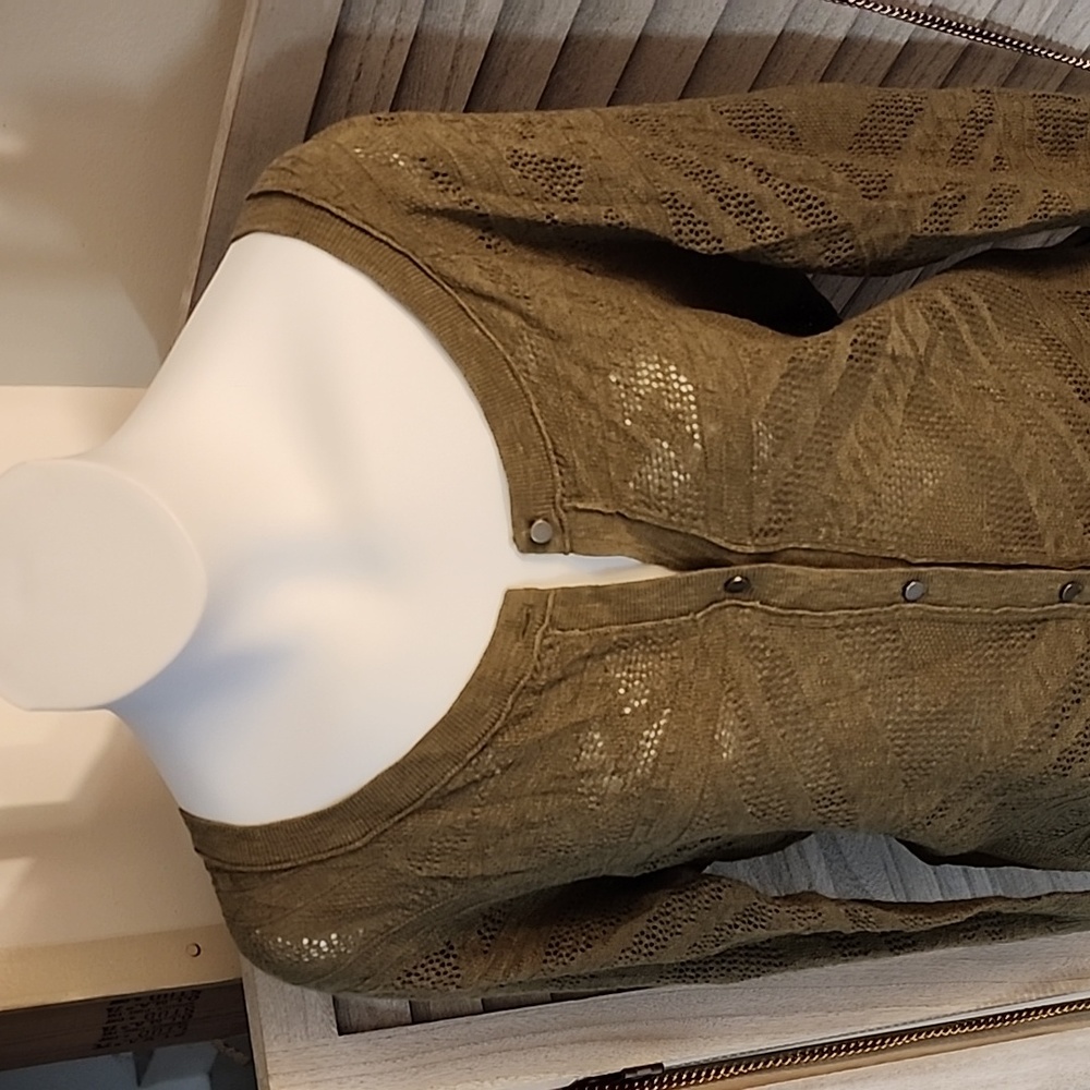 American Eagle brand cardigan sweater in olive 🫒 green - Picture 2 of 10